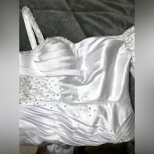 Beautiful Wedding Dress Never Worn! Diamonds and Pearls